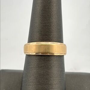 281900 14k Gold Band Ring